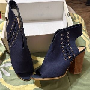 Elegant Navy Lace-Up Heeled Sandals